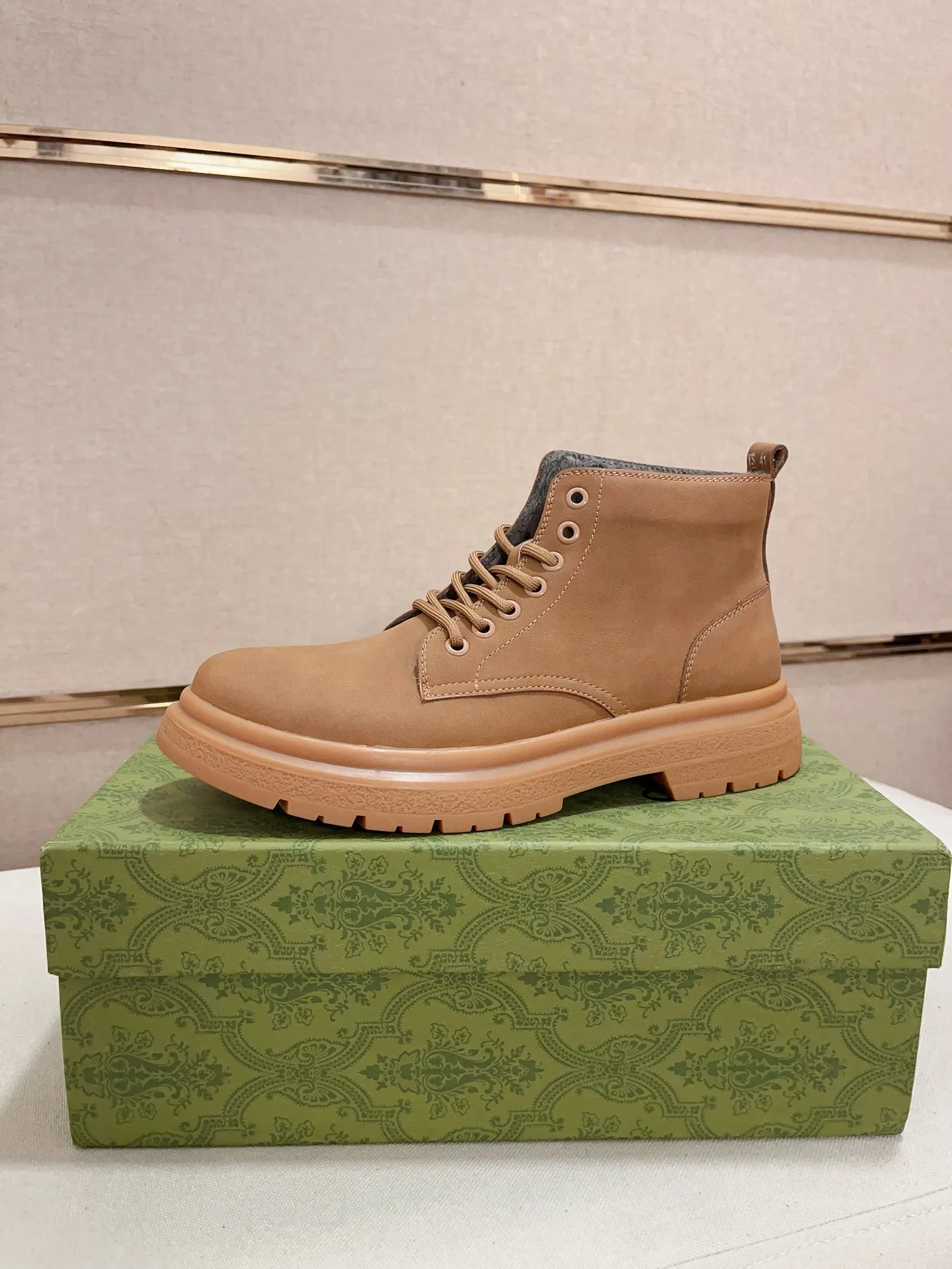 Men's shoes 💰 440💰 (can be made without standard supply platform) high-quality new high-top GUCCI (Gucci) counters are launched simultaneously, new men's shoes, 😘fabrics are selected from imported cowhide, lining: plush lining. 👍🏿 High-end ☄️ air-cushion molded anti-slip rubber outsole, exquisite lines, simple and elegant, comfortable and high-end for leisure travel. Code number: 38 to 44 (45 can be customized and cannot be returned or exchanged)
